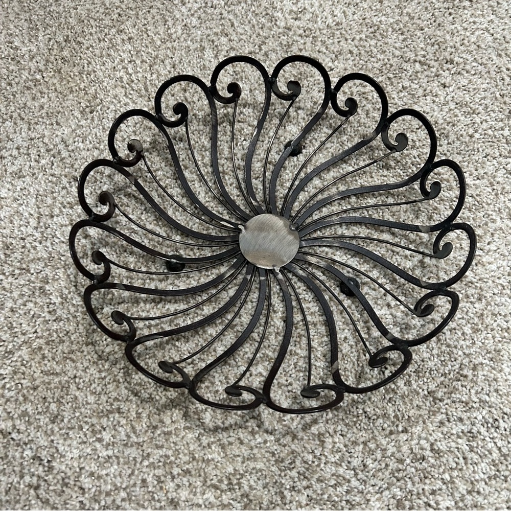 Circle metal fruit bowl